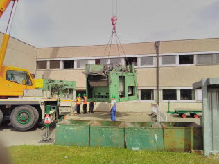 Abfuhr Schrott mit Kranverladung